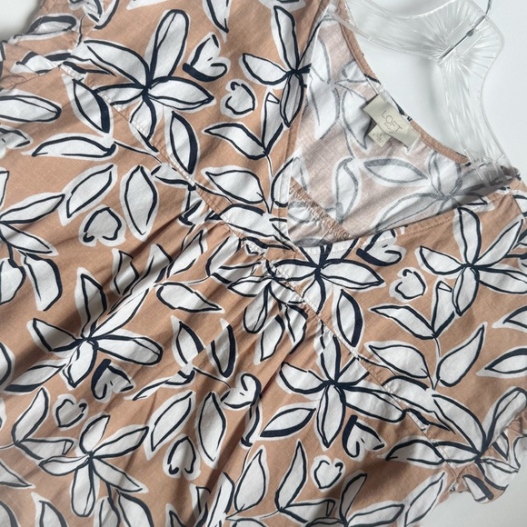 Ann Taylor loft beige ruffle sleeve top ❤️ - Picture 3 of 6